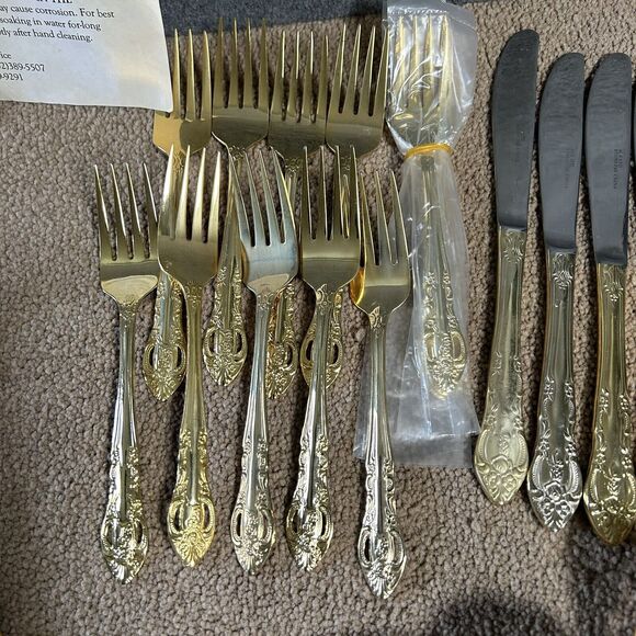 Hampton Forge Limited Silversmiths 24K GOLD PLATED67 Piece FLATWARE Set Serves - Picture 4 of 8